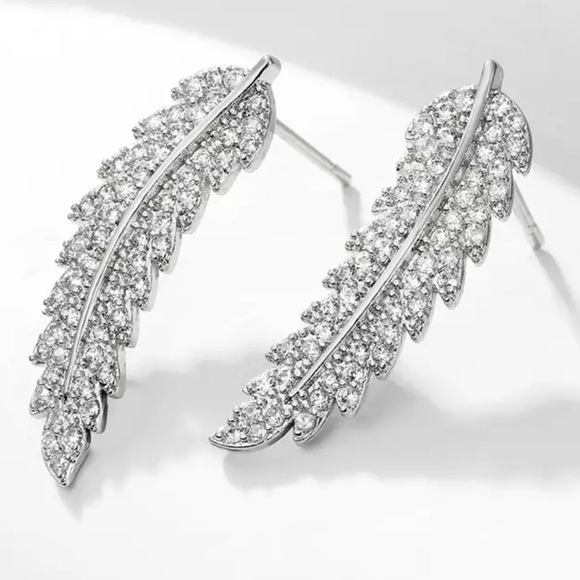 White gold plated stud earrings - Picture 3 of 4